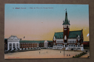 Ansichtskarte AK Albert 1910-1929 Hotel de Ville Rathaus Groupe Scolaire Schule Platz Architektur Ortsansicht Frankreich France 80 Somme